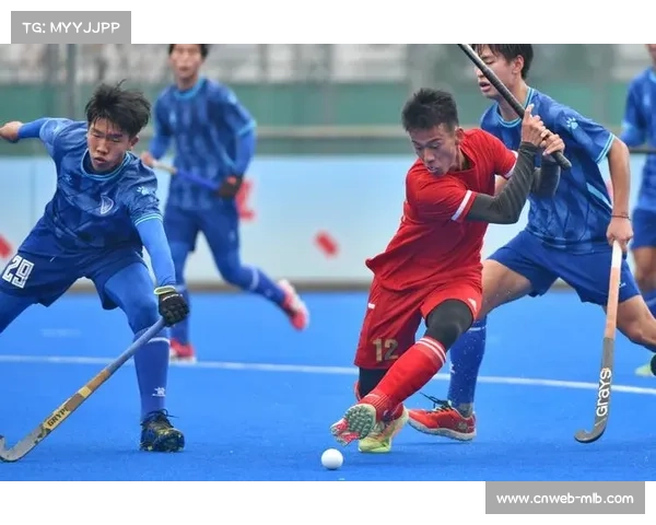 辽宁青年队精神层面溃散比输球更可怕，队友摔倒需对手拉起